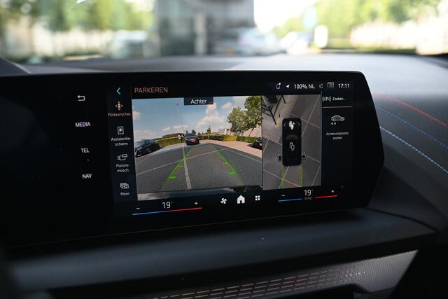 BMW 1-SERIE 120 M Sport Automaat / Trekhaak / Sportstoelen / M Adaptief onderstel / Comfort Access / Adaptieve LED / Parking Assistant Plus / Head-Up / Live Cockpit Professional