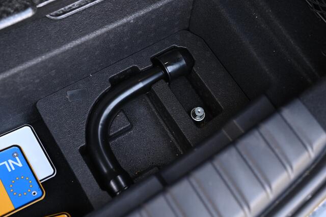 BMW 1-SERIE 120 M Sport Automaat / Trekhaak / Sportstoelen / M Adaptief onderstel / Comfort Access / Adaptieve LED / Parking Assistant Plus / Head-Up / Live Cockpit Professional