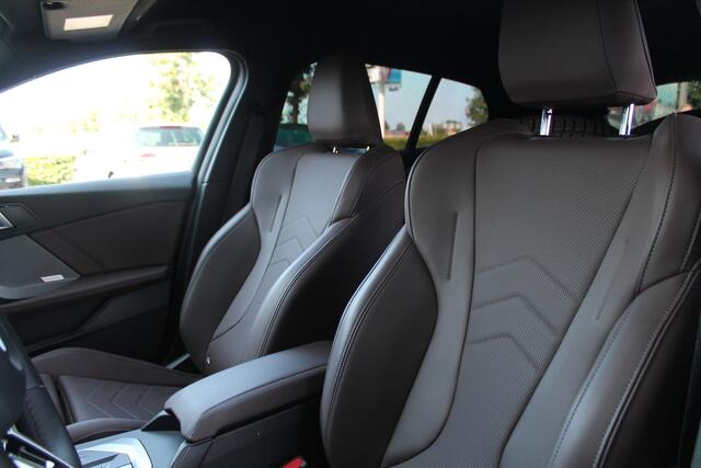 BMW 1-SERIE 120 M Sport Automaat / Sportstoelen / Adaptieve LED / M Adaptief onderstel / Comfort Access / Parking Assistant Plus / Head-Up / Harman-Kardon / Live Cockpit Professional