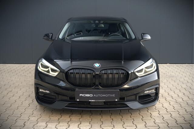 BMW 1-SERIE 118i High Executive Edition | Virtual Dash | Apple Carplay | Stoelverwarming | Leer | Led | Keyless | PDC | Shadow Line | Automaat | M Sport Stuur | Climate Control | Cruise Control |