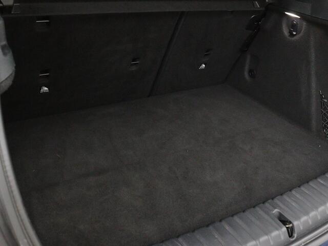BMW 1-SERIE 118i Intro Ed. | Carplay | Full LED | Sportstoelen | Navigatie | Climate control | Bleutooth | PDC | Trekhaak | Sfeerverlichting
