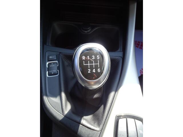 BMW 1-SERIE 118i 6-Bak, Multimedia, Airco/ECC, CruiseControl, Parkeersensoren, LM-Velgen, Xenon
