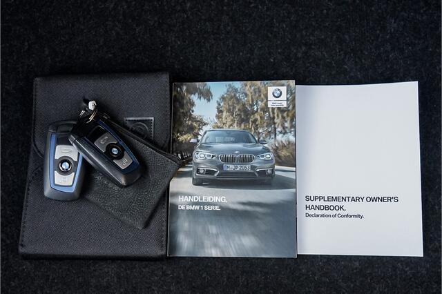 BMW 1-SERIE M140i Shadow Schuifdak H/K Stuurverw Camera CarPlay Leer