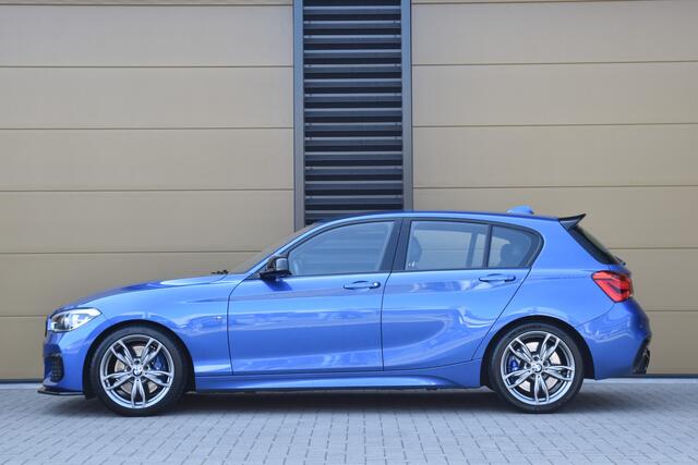 BMW 1-SERIE M140i xDrive * Harman Kardon * Apple CarPlay * LED *