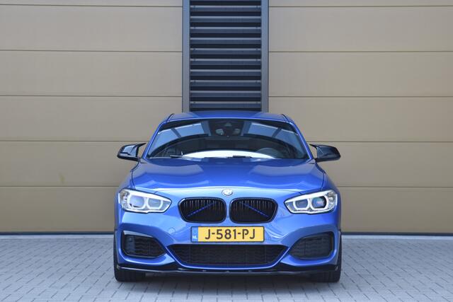 BMW 1-SERIE M140i xDrive * Harman Kardon * Apple CarPlay * LED *