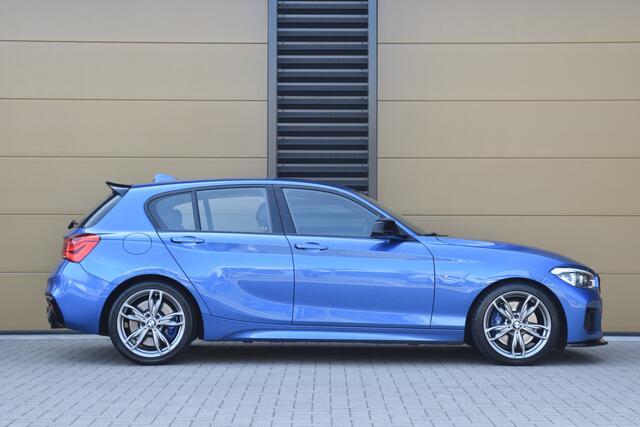 BMW 1-SERIE M140i xDrive * Harman Kardon * Apple CarPlay * LED *