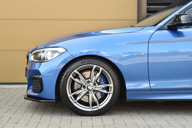 BMW 1-SERIE M140i xDrive * Harman Kardon * Apple CarPlay * LED *