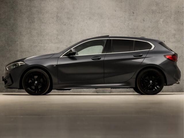 BMW 1-SERIE 118i M Sport High Executive Automaat (PANORAMADAK, M PAKKET, APPLE CARPLAY, GROOT NAVI, STOELVERWARMING, LEDEREN SPORTSTOELEN, CAMERA, GETINT GLAS, M SPORT BESTURING, SFEERVERLICHTING, NIEUWE APK, NIEUWSTAAT)