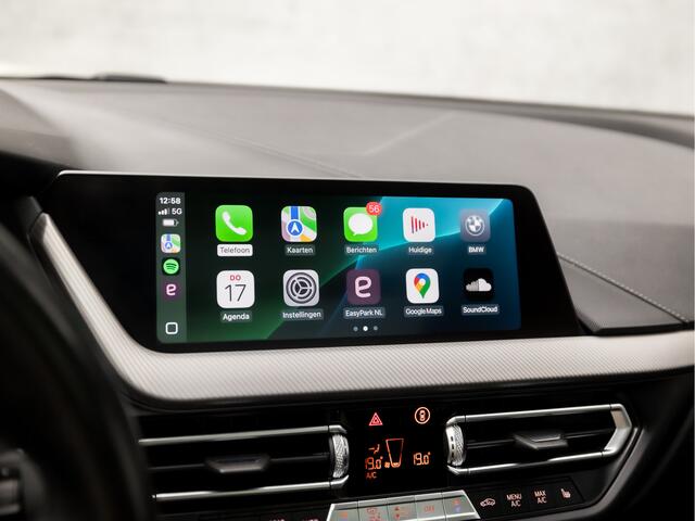 BMW 1-SERIE 118i M Sport High Executive Automaat (PANORAMADAK, M PAKKET, APPLE CARPLAY, GROOT NAVI, STOELVERWARMING, LEDEREN SPORTSTOELEN, CAMERA, GETINT GLAS, M SPORT BESTURING, SFEERVERLICHTING, NIEUWE APK, NIEUWSTAAT)