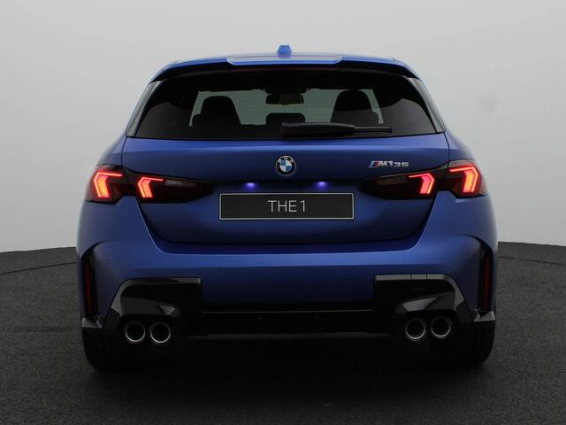 BMW 1-SERIE 5-deurs M135i xDrive | M Sportpakket Pro | Innovation Pack | Nieuw