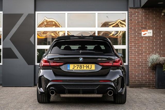 BMW 1-SERIE M135 M135i xDrive High Executive | Panorama | H/K | Leder | Head-Up | M-seats | 19 Inch |