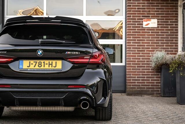 BMW 1-SERIE M135 M135i xDrive High Executive | Panorama | H/K | Leder | Head-Up | M-seats | 19 Inch |