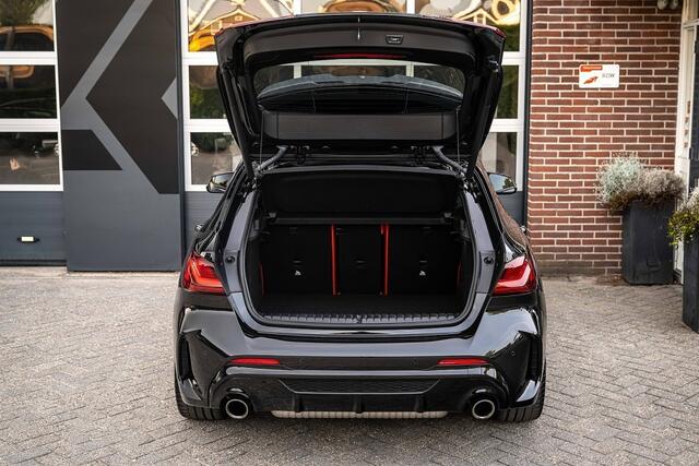 BMW 1-SERIE M135 M135i xDrive High Executive | Panorama | H/K | Leder | Head-Up | M-seats | 19 Inch |