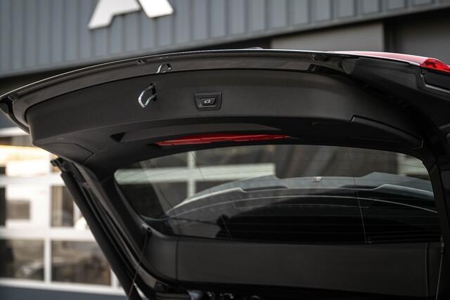 BMW 1-SERIE M135 M135i xDrive High Executive | Panorama | H/K | Leder | Head-Up | M-seats | 19 Inch |