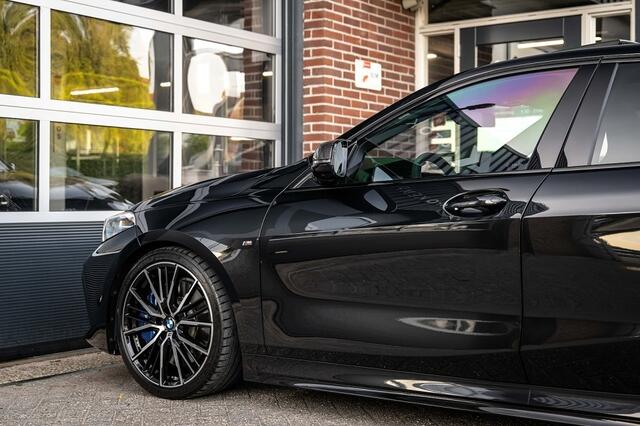 BMW 1-SERIE M135 M135i xDrive High Executive | Panorama | H/K | Leder | Head-Up | M-seats | 19 Inch |