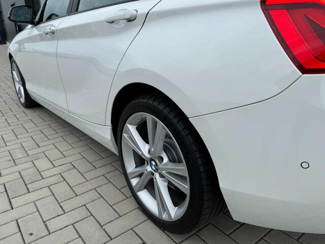 BMW 1-SERIE 118I 136PK, Cruise, Panorama dak, 18 inch LM