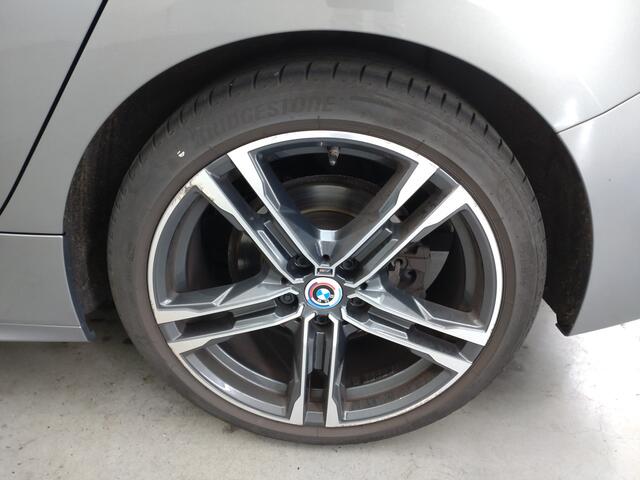 BMW 1-SERIE 118i Executive | Verwacht | M-pakket | Trekhaak | Camera | Stoelverwarming |