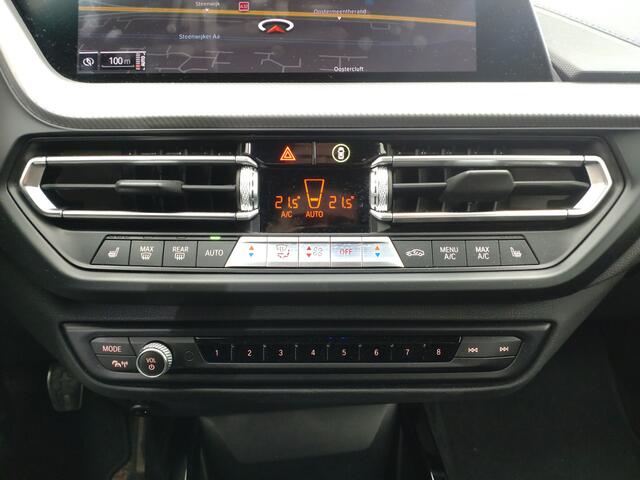 BMW 1-SERIE 118i Executive | Verwacht | M-pakket | Trekhaak | Camera | Stoelverwarming |
