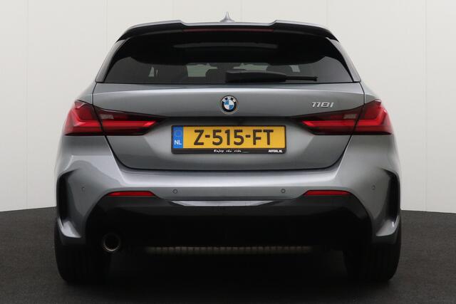BMW 1-SERIE 118i M-Sport Pano-dak 19'LMV Camera Leder Stoel+Stuurverwarming