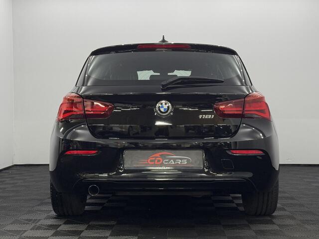 BMW 1-SERIE 118i Executive Clima, Navi, Parkeersensoren, Keyless start, Cruise control, Lichtmetalen velgen