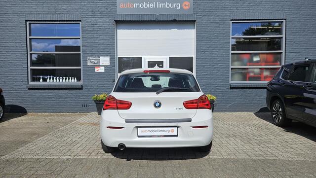 BMW 1-SERIE 118i Advantage | AUTOMAAT | BLUETOOTH | PDC V+A | CRUISE CONTROL | MINERAL WEIß