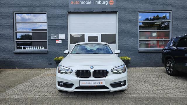 BMW 1-SERIE 118i Advantage | AUTOMAAT | BLUETOOTH | PDC V+A | CRUISE CONTROL | MINERAL WEIß