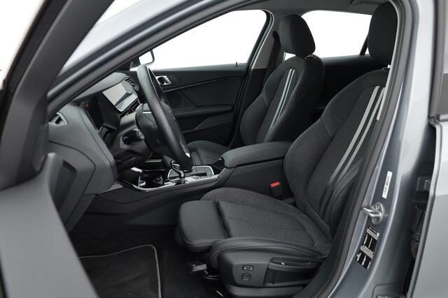 BMW 1-SERIE 120i | CarPlay | Navi | PDC V+A | Stoel-Stuurver. | Cruise