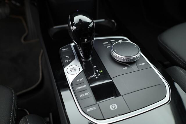 BMW 1-SERIE 120i | CarPlay | Navi | PDC V+A | Stoel-Stuurver. | Cruise