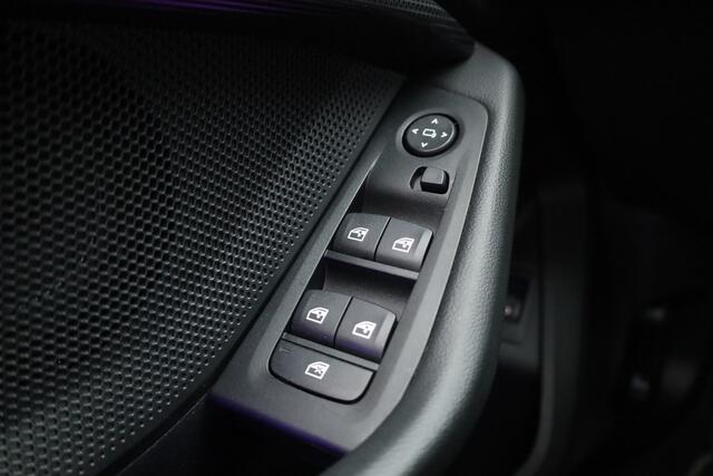 BMW 1-SERIE 120i | CarPlay | Navi | PDC V+A | Stoel-Stuurver. | Cruise