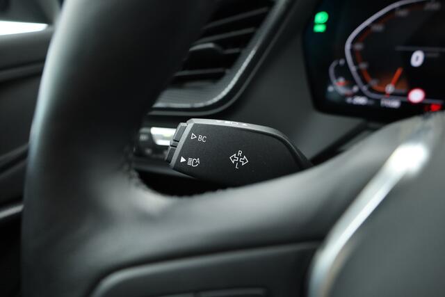 BMW 1-SERIE 120i | CarPlay | Navi | PDC V+A | Stoel-Stuurver. | Cruise