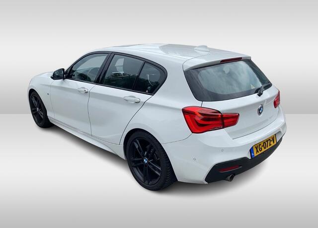 BMW 1-SERIE 118i High Exe. M Sport / Schuifdak / Camera / Leder / 18'' / Navigatie / Sportstoelen / Stoelverwarming / DAB / Cruise Control