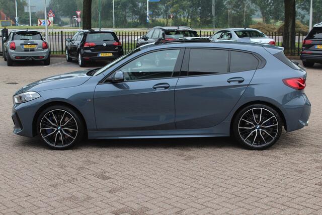 BMW 1-SERIE 118i High Exe. M Sport / Servicecontract 5jaar / Panoramadak / Head-up / Lederen Kuipstoelen / Keyless / Virtual Cockpit / Navigatie / Cruise Control