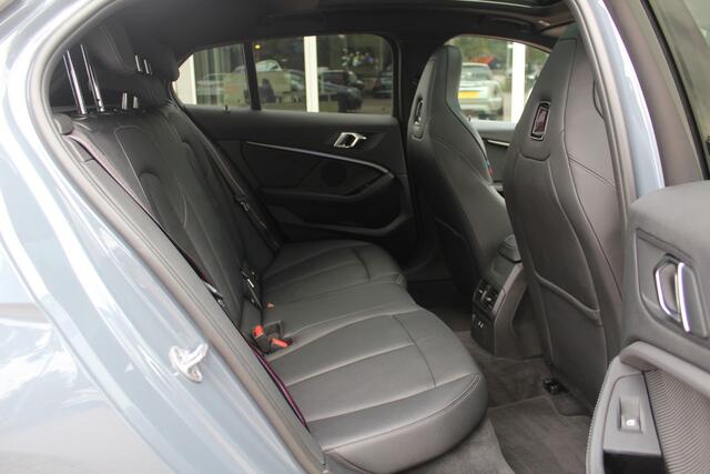 BMW 1-SERIE 118i High Exe. M Sport / Servicecontract 5jaar / Panoramadak / Head-up / Lederen Kuipstoelen / Keyless / Virtual Cockpit / Navigatie / Cruise Control