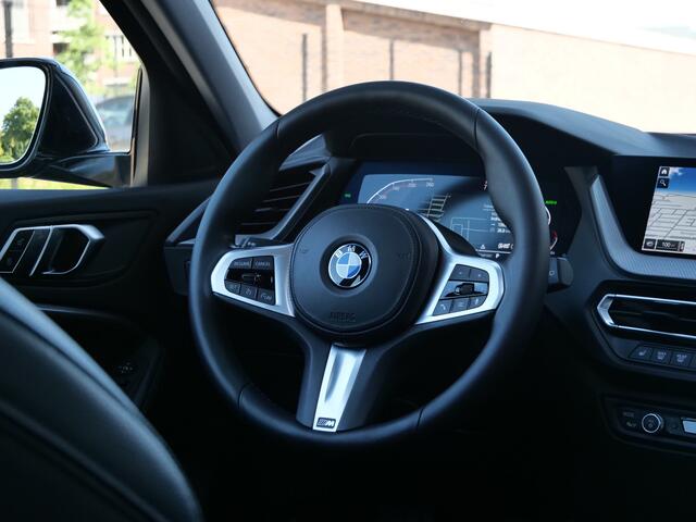 BMW 1-SERIE 118i High Executive Edition Leder / Schuifdak / Apple Carplay / Sportstoel