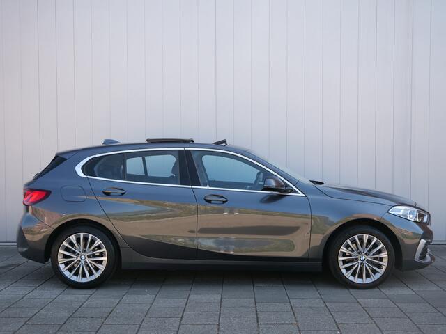 BMW 1-SERIE 118i High Executive Edition Leder / Schuifdak / Apple Carplay / Sportstoel