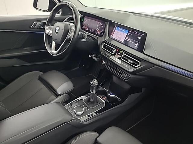 BMW 1-SERIE 116d Executive Ed. | Live Cockpit | Sfeerverlichting | Apple Carplay |