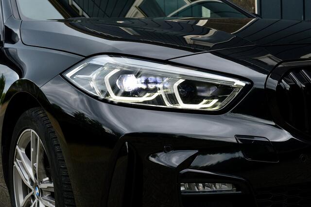 BMW 1-SERIE 118i M-Sport Rijklaarprijs-Garantie Sport Interieur Led Airco Apple Carplay Navigatie