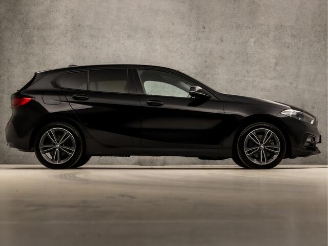 BMW 1-SERIE 118i Sportline Automaat (APPLE CARPLAY, GROOT NAVI, CLIMATE, GETINT GLAS, LEDER, SPORTSTOELEN, CRUISE, PARKEERSENSOREN, NIEUWE APK, NIEUWSTAAT)