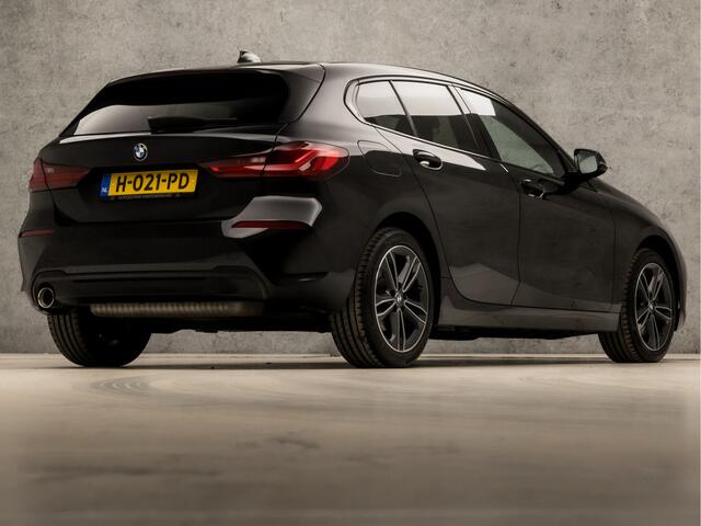 BMW 1-SERIE 118i Sportline Automaat (APPLE CARPLAY, GROOT NAVI, CLIMATE, GETINT GLAS, LEDER, SPORTSTOELEN, CRUISE, PARKEERSENSOREN, NIEUWE APK, NIEUWSTAAT)