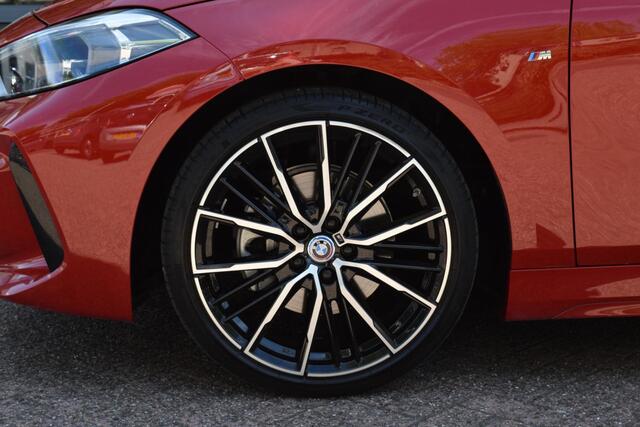 BMW 1-SERIE 118i High Exec.|M-pakket|Dak|HK|19"|Shadow