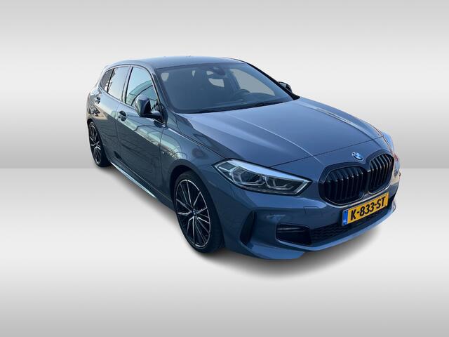 BMW 1-SERIE 118i High Executive / Head-up / Navi / App connect / Harman/kardon / Memory seat / Camera / Parkeersensoren V+A /