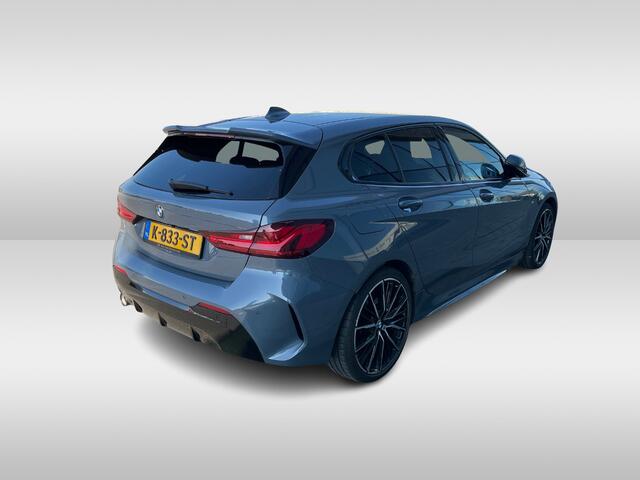 BMW 1-SERIE 118i High Executive / Head-up / Navi / App connect / Harman/kardon / Memory seat / Camera / Parkeersensoren V+A /