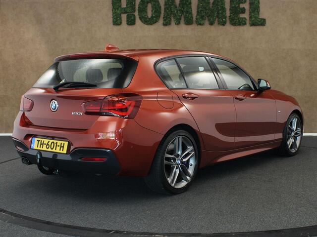 BMW 1-SERIE 120i High Executive ORIGINEEL NEDERLANDSE AUTO - AFNEEMBARE TREKHAAK - TREKGEWICHT 1500 KG - 4 CILINDER MOTOR - M-PAKKET -ACHTERWIELAANDRIJVING - NAVIGATIE - ELEKTRISCH SCHUIFDAK - HARMAN/KARDON GELUIDSINSTALLATIE - VOORSTOELEN VERWARMD - 18 INCH LICHT M