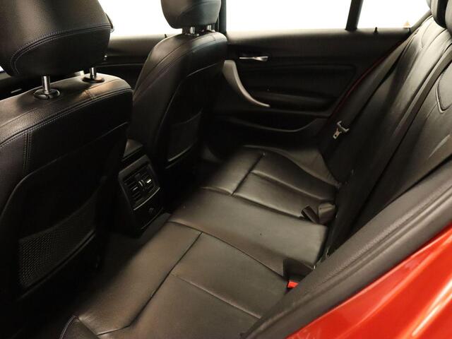 BMW 1-SERIE 120i High Executive ORIGINEEL NEDERLANDSE AUTO - AFNEEMBARE TREKHAAK - TREKGEWICHT 1500 KG - 4 CILINDER MOTOR - M-PAKKET -ACHTERWIELAANDRIJVING - NAVIGATIE - ELEKTRISCH SCHUIFDAK - HARMAN/KARDON GELUIDSINSTALLATIE - VOORSTOELEN VERWARMD - 18 INCH LICHT M
