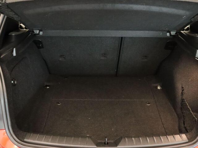 BMW 1-SERIE 120i High Executive ORIGINEEL NEDERLANDSE AUTO - AFNEEMBARE TREKHAAK - TREKGEWICHT 1500 KG - 4 CILINDER MOTOR - M-PAKKET -ACHTERWIELAANDRIJVING - NAVIGATIE - ELEKTRISCH SCHUIFDAK - HARMAN/KARDON GELUIDSINSTALLATIE - VOORSTOELEN VERWARMD - 18 INCH LICHT M