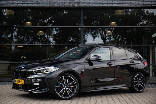 BMW 1-SERIE 120i Business Edition Plus , Pano dak, Achteruitrijcamera, Carplay,