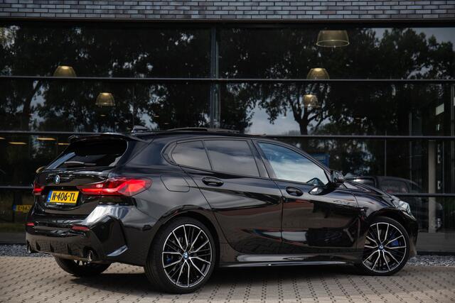 BMW 1-SERIE 120i Business Edition Plus , Pano dak, Achteruitrijcamera, Carplay,