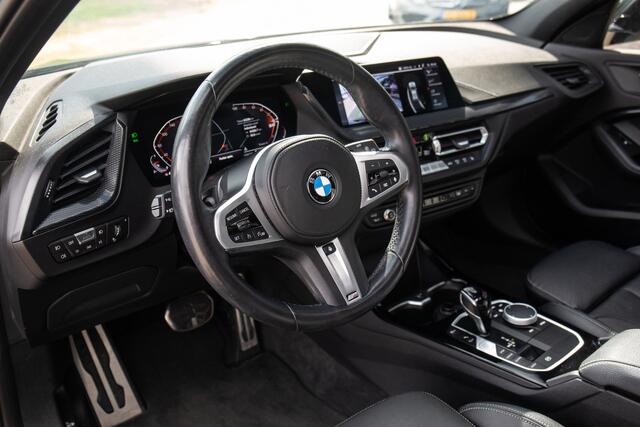BMW 1-SERIE 120i Business Edition Plus , Pano dak, Achteruitrijcamera, Carplay,