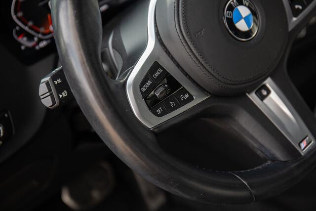 BMW 1-SERIE 120i Business Edition Plus , Pano dak, Achteruitrijcamera, Carplay,