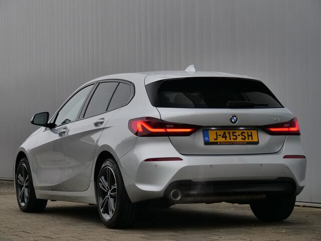 BMW 1-SERIE 118i Executive Edition 141 Pk Automaat Navigatie / Apple Carplay / DAB / PDC